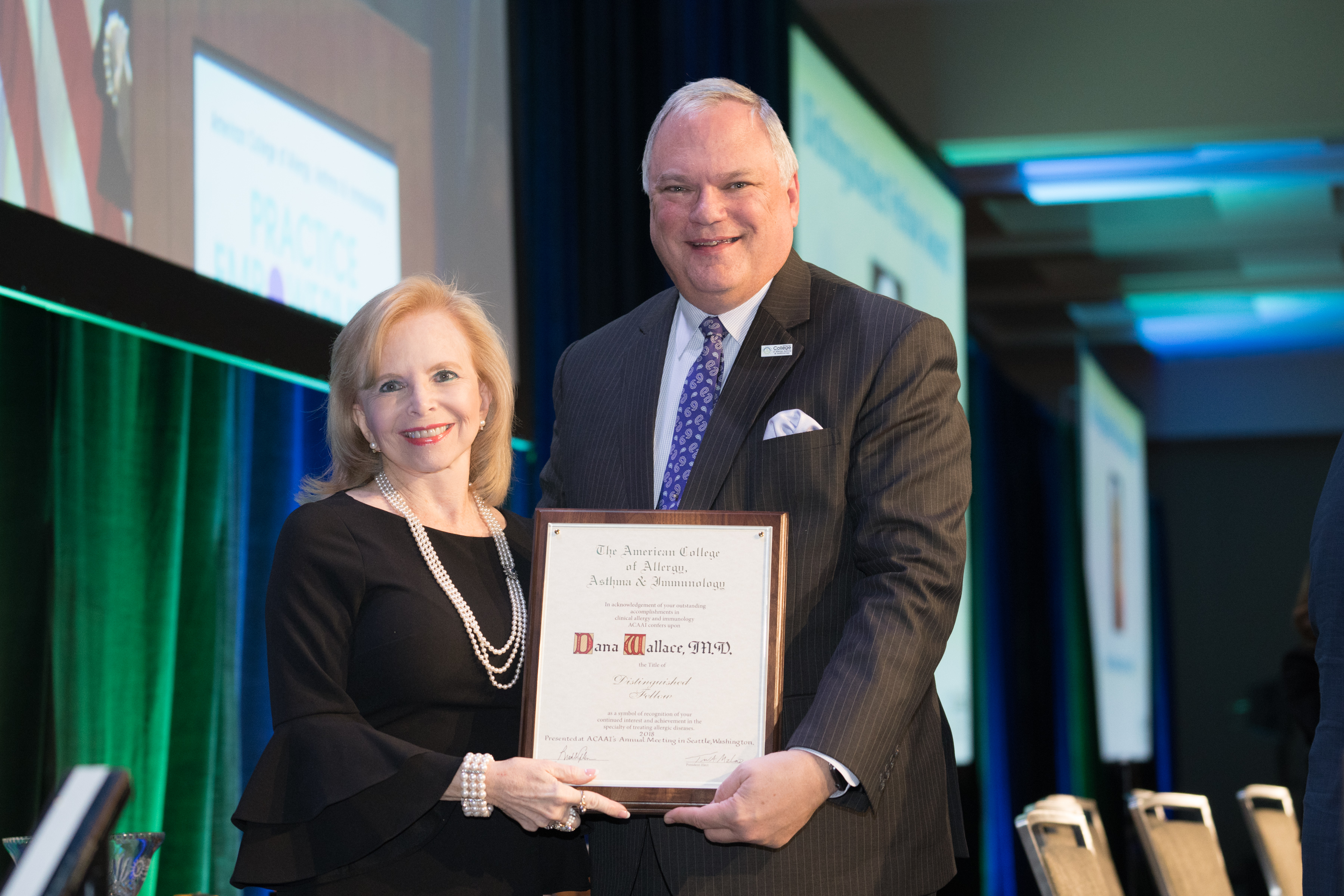 Dana Wallace receiving the ACAAI Distinguished Fellow Award in 2018